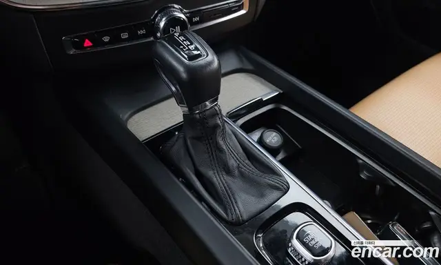Volvo XC60 2017 2.0 автомат (гидро), миниатюра 9 Volvo XC60 2017 2.0 автомат (гидро), миниатюра 9