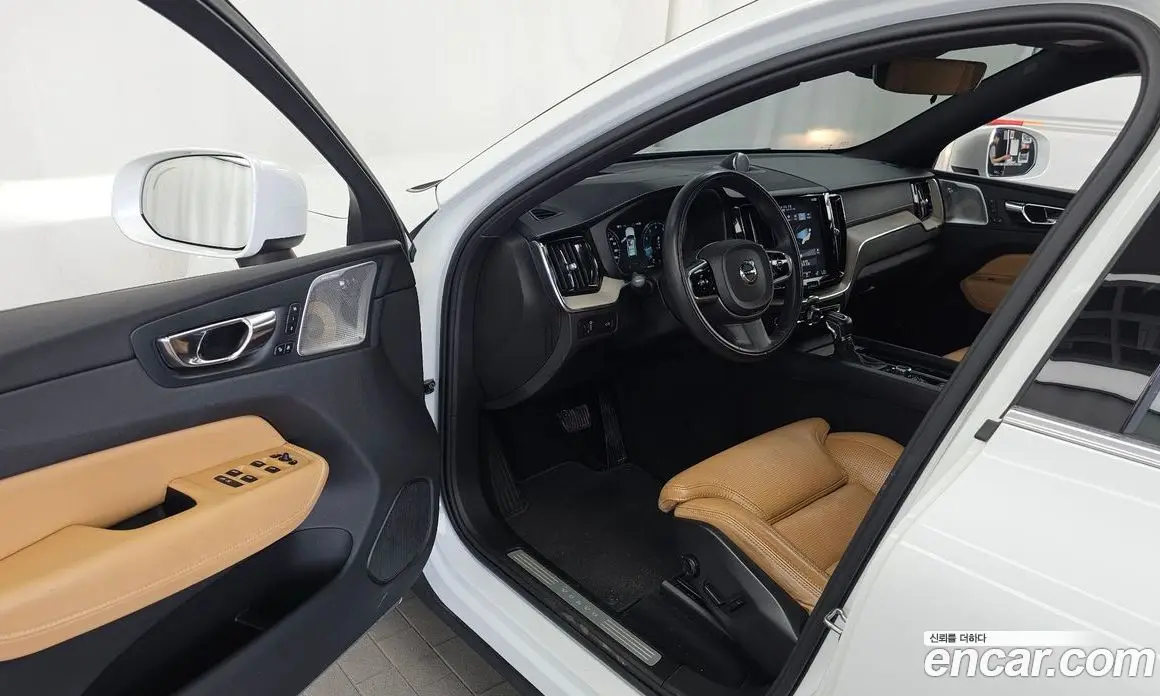 Volvo XC60 2017 2.0 автомат (гидро), фото 10 Volvo XC60 2017 2.0 автомат (гидро), фото 10