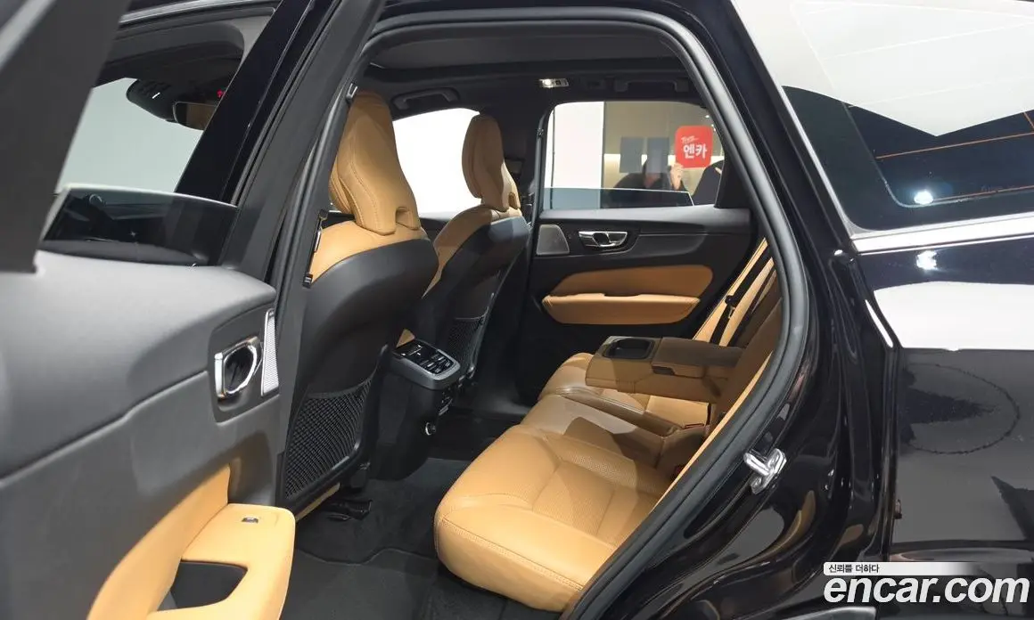 Volvo XC60 2019 2.0 автомат (гидро), фото 17 Volvo XC60 2019 2.0 автомат (гидро), фото 17