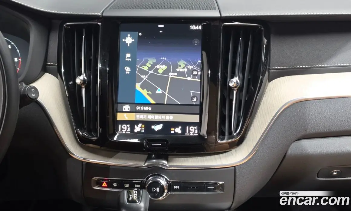 Volvo XC60 2019 2.0 автомат (гидро), фото 19 Volvo XC60 2019 2.0 автомат (гидро), фото 19