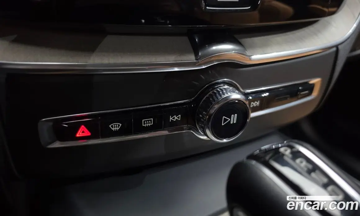 Volvo XC60 2019 2.0 автомат (гидро), фото 33 Volvo XC60 2019 2.0 автомат (гидро), фото 33