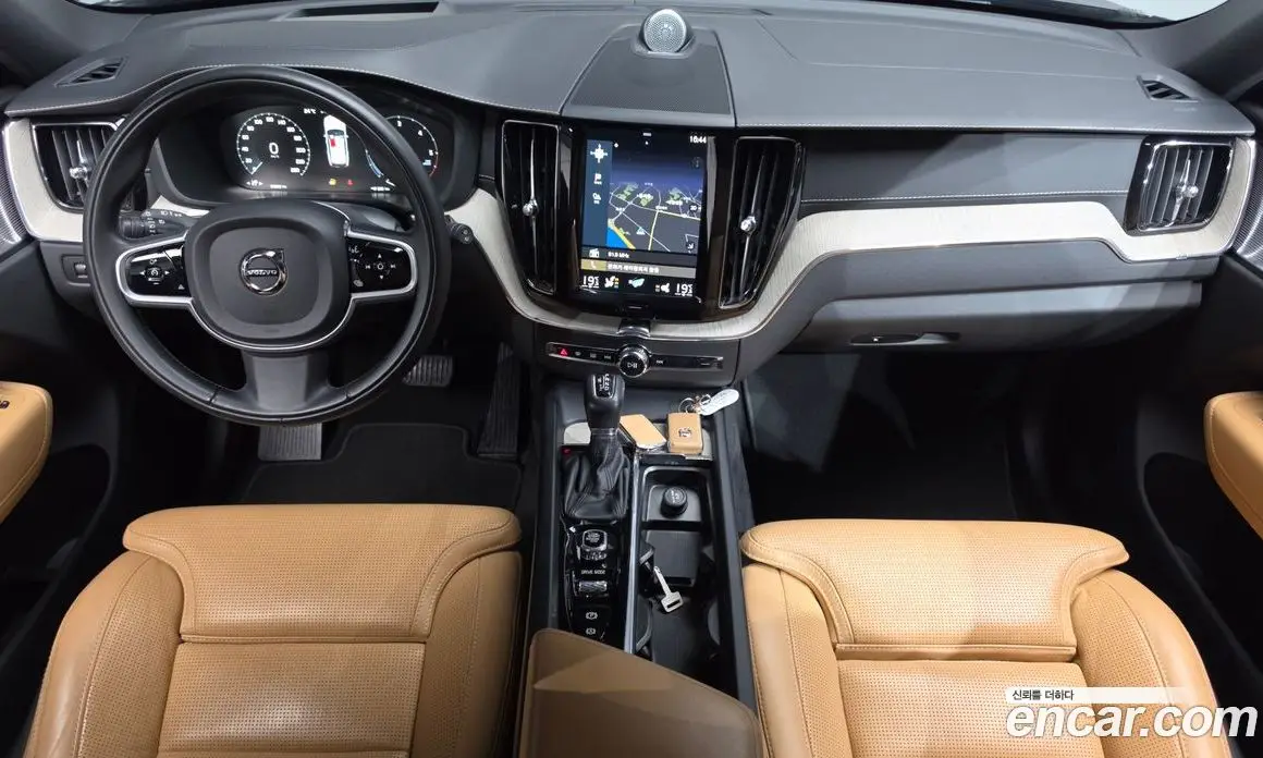 Volvo XC60 2019 2.0 автомат (гидро), фото 9 Volvo XC60 2019 2.0 автомат (гидро), фото 9