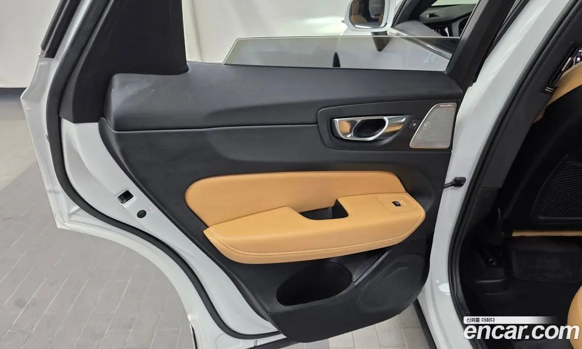 Volvo XC60 2022 2.0 автомат (гидро), фото 15 Volvo XC60 2022 2.0 автомат (гидро), фото 15