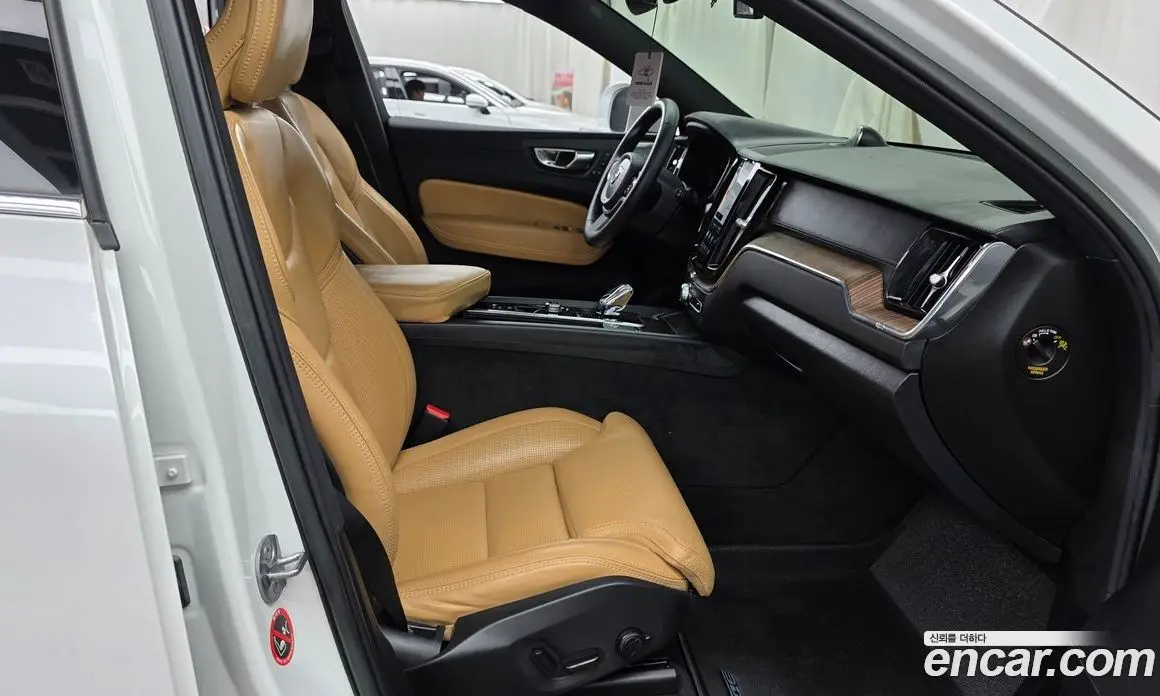 Volvo XC60 2022 2.0 автомат (гидро), фото 16 Volvo XC60 2022 2.0 автомат (гидро), фото 16