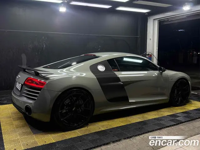 Audi R8 2014 5.2 автомат (гидро), миниатюра 2