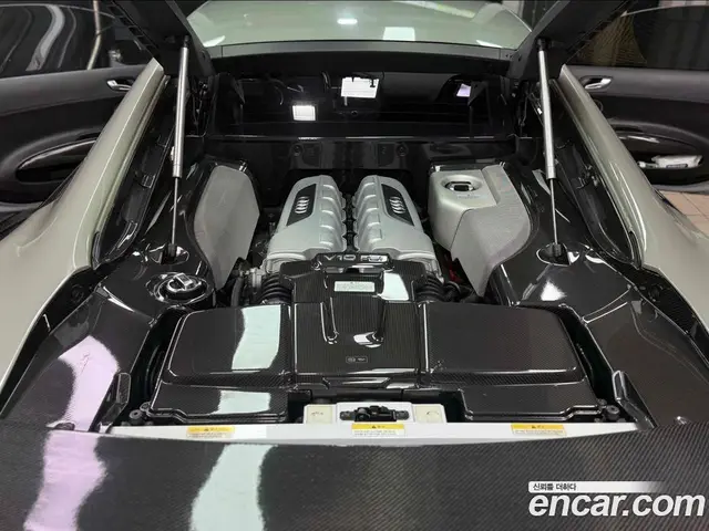 Audi R8 2014 5.2 автомат (гидро), миниатюра 6