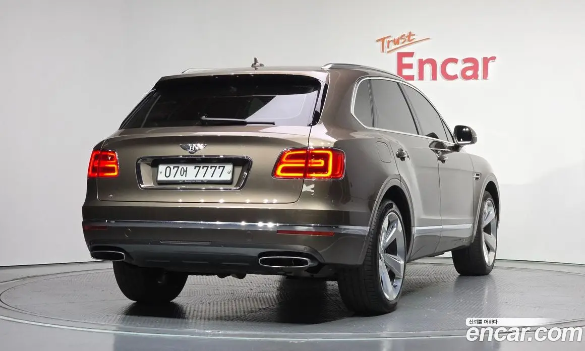 Bentley Bentayga 2017 6.0 автомат (гидро), фото 2 Bentley Bentayga 2017 6.0 автомат (гидро), фото 2