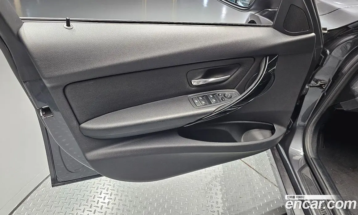 BMW 3 серия 2016 2.0 автомат (гидро), фото 13 BMW 3 серия 2016 2.0 автомат (гидро), фото 13
