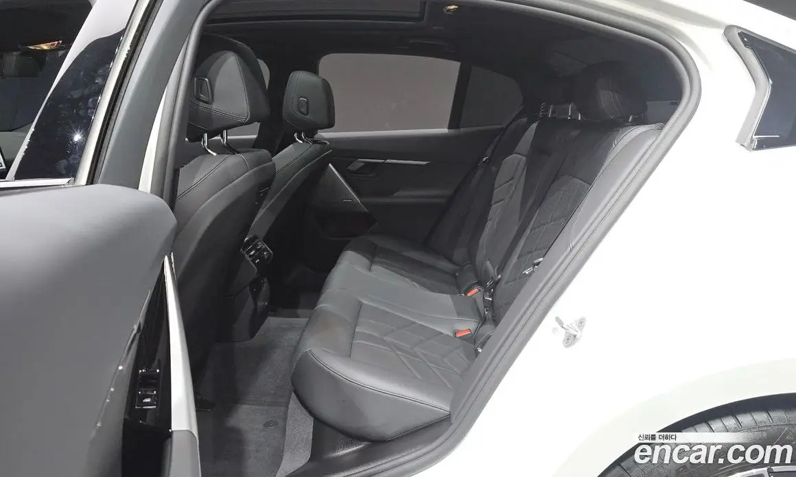 BMW 5 серия 2025 2.0 автомат (гидро), фото 18 BMW 5 серия 2025 2.0 автомат (гидро), фото 18