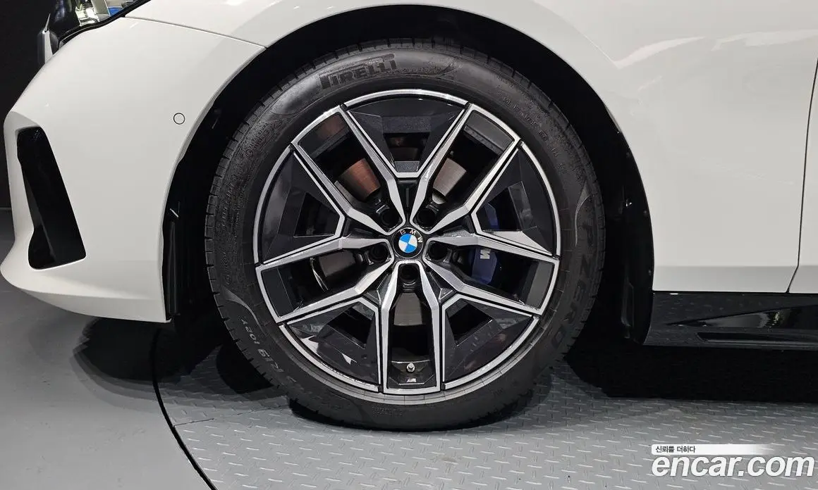 BMW 5 серия 2025 2.0 автомат (гидро), фото 5 BMW 5 серия 2025 2.0 автомат (гидро), фото 5