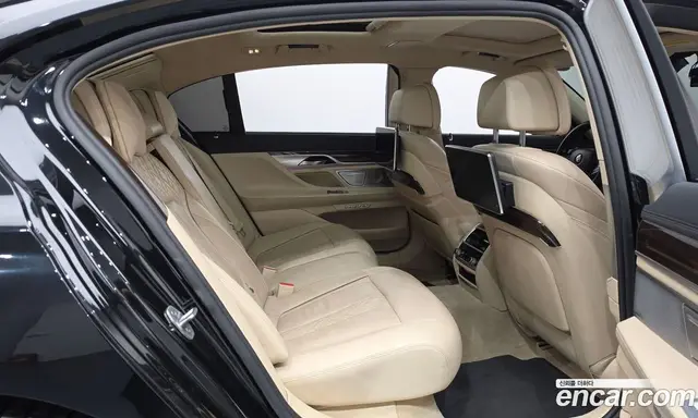 BMW 7 серия 2015 4.4 автомат (гидро), миниатюра 11 BMW 7 серия 2015 4.4 автомат (гидро), миниатюра 11