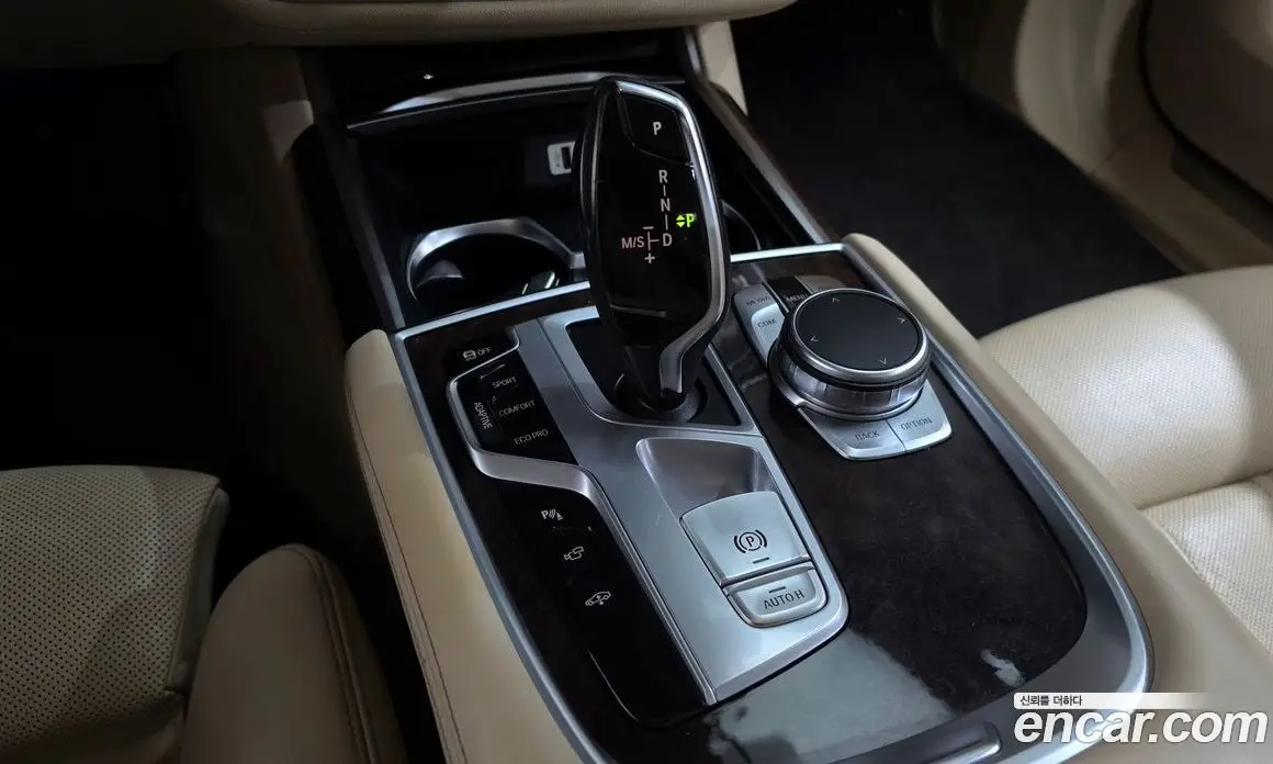 BMW 7 серия 2015 4.4 автомат (гидро), фото 9 BMW 7 серия 2015 4.4 автомат (гидро), фото 9