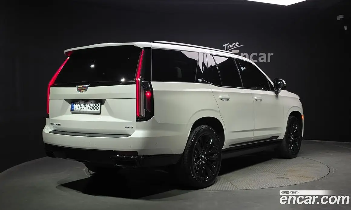 Cadillac Escalade 2024 6.2 автомат (гидро), фото 1 Cadillac Escalade 2024 6.2 автомат (гидро), фото 1