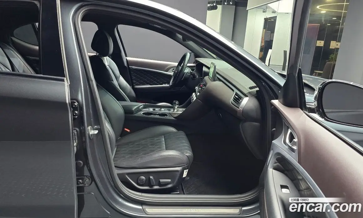 Genesis G70 2018 2.0 автомат (гидро), фото 17 Genesis G70 2018 2.0 автомат (гидро), фото 17