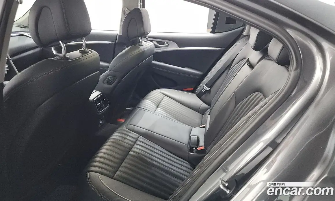 Genesis G70 2019 2.0 автомат (гидро), фото 18 Genesis G70 2019 2.0 автомат (гидро), фото 18