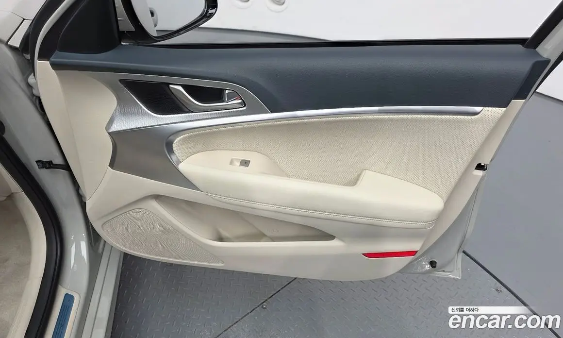 Genesis G70 2025 2.5 автомат (гидро), фото 14 Genesis G70 2025 2.5 автомат (гидро), фото 14