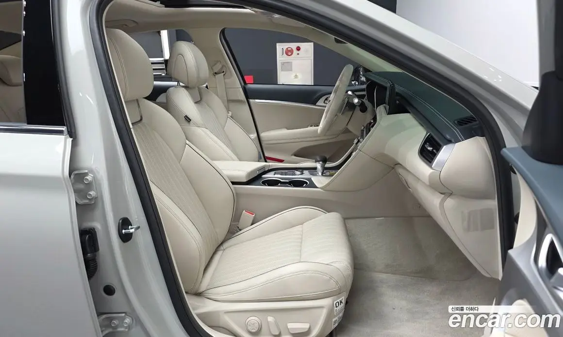 Genesis G70 2025 2.5 автомат (гидро), фото 17 Genesis G70 2025 2.5 автомат (гидро), фото 17