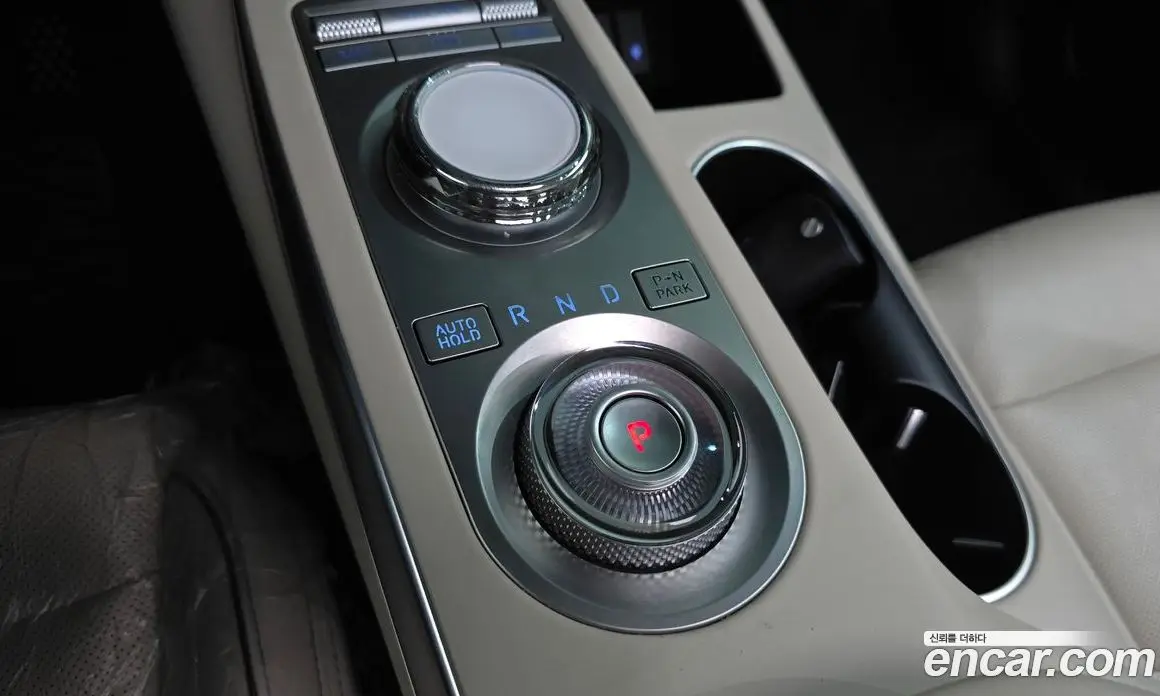 Genesis GV70 2021 2.5 автомат (гидро), фото 12 Genesis GV70 2021 2.5 автомат (гидро), фото 12