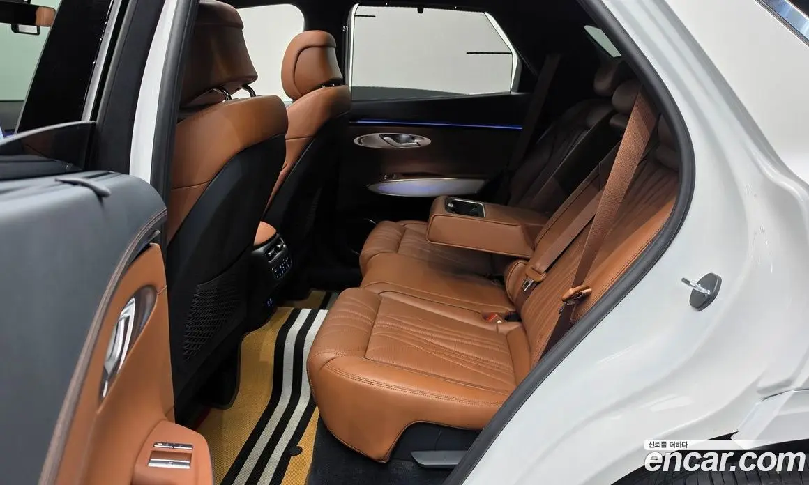 Genesis GV70 2024 2.5 автомат (гидро), фото 11 Genesis GV70 2024 2.5 автомат (гидро), фото 11