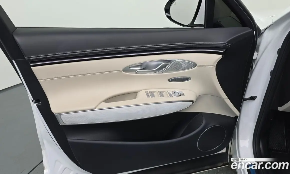 Genesis GV70 2024 2.5 автомат (гидро), фото 14 Genesis GV70 2024 2.5 автомат (гидро), фото 14