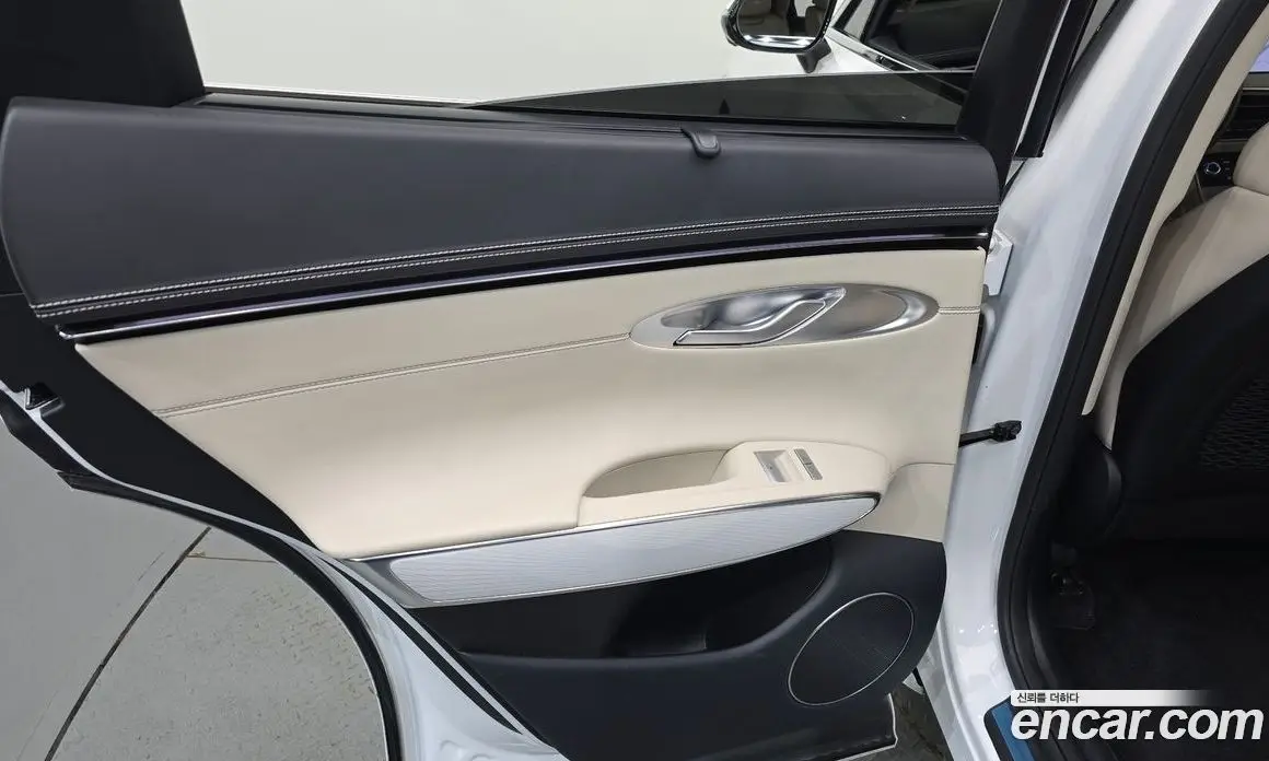 Genesis GV70 2024 2.5 автомат (гидро), фото 15 Genesis GV70 2024 2.5 автомат (гидро), фото 15