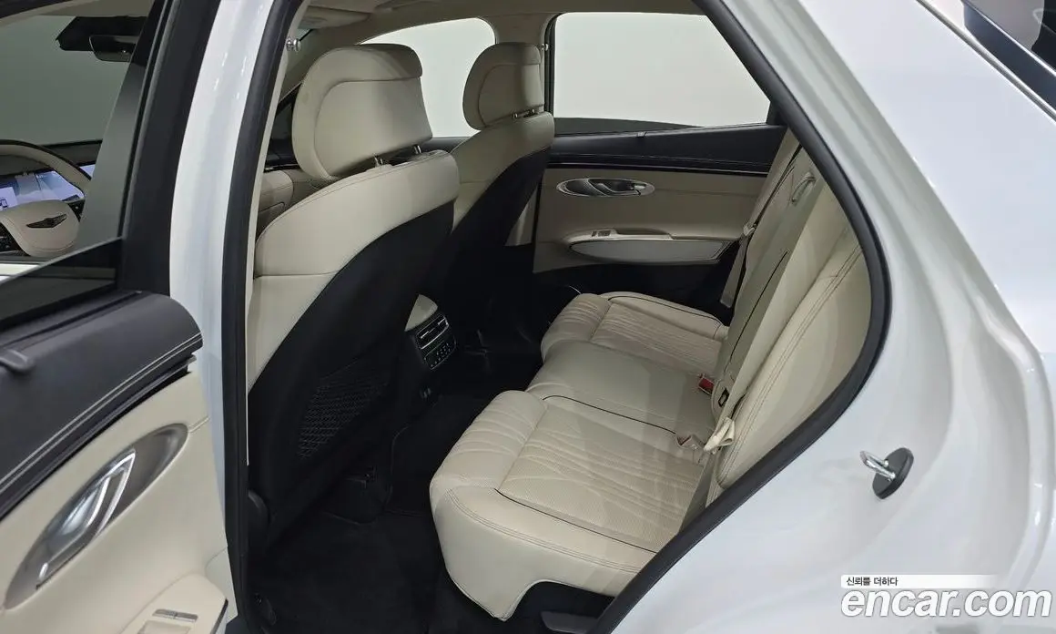 Genesis GV70 2024 2.5 автомат (гидро), фото 17 Genesis GV70 2024 2.5 автомат (гидро), фото 17