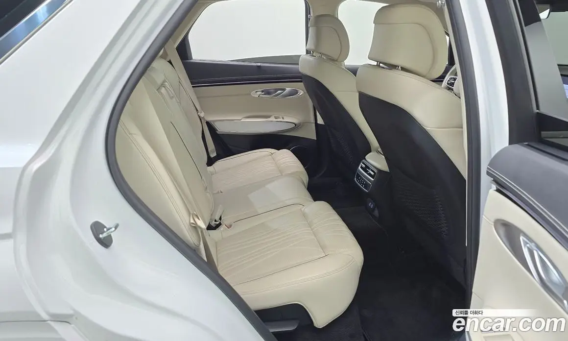 Genesis GV70 2024 2.5 автомат (гидро), фото 27 Genesis GV70 2024 2.5 автомат (гидро), фото 27