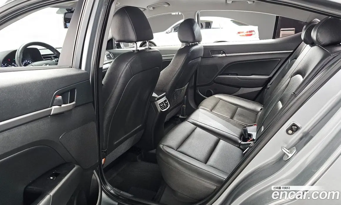 Hyundai Avante 2016 1.6 автомат (гидро), фото 17