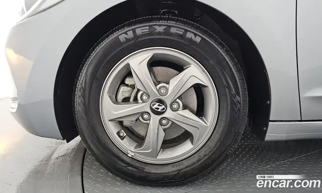 Hyundai Avante 2016 1.6 автомат (гидро), миниатюра 5