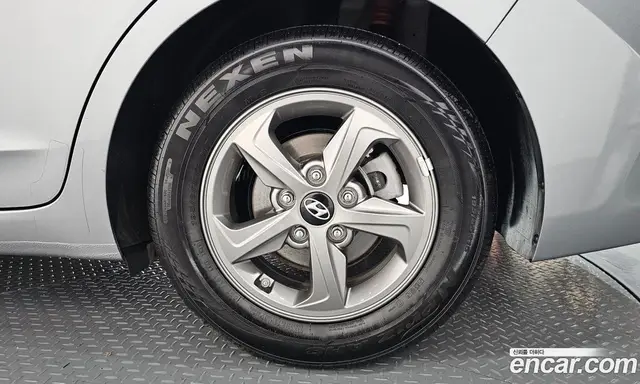 Hyundai Avante 2016 1.6 автомат (гидро), миниатюра 7