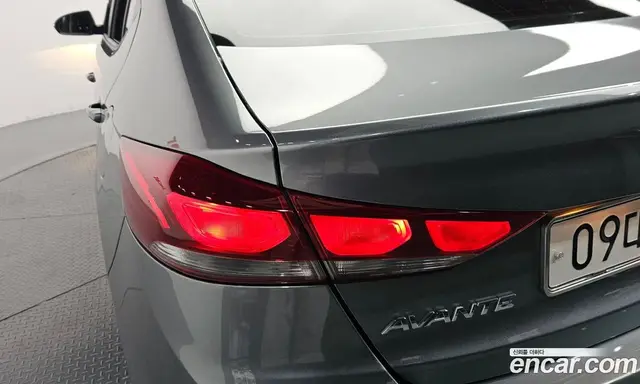 Hyundai Avante 2016 1.6 автомат (гидро), миниатюра 9
