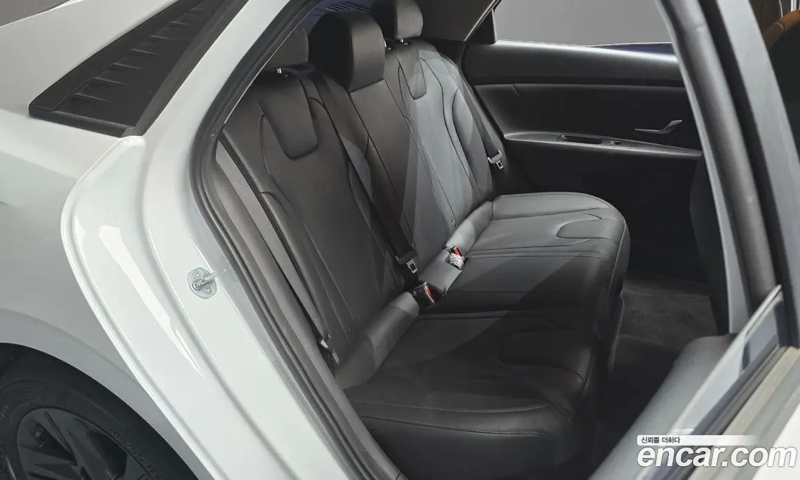 Hyundai Avante 2023 1.6 автомат (гидро), фото 12