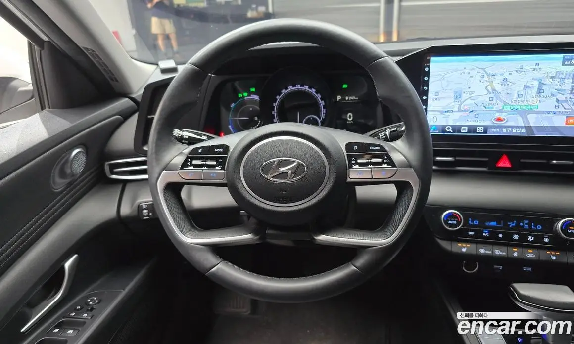 Hyundai Avante 2023 1.6 автомат (гидро), фото 13
