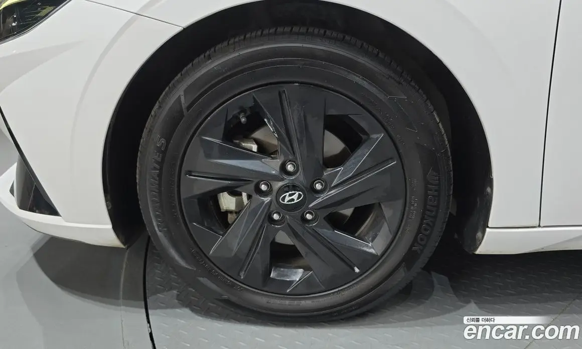 Hyundai Avante 2023 1.6 автомат (гидро), фото 5
