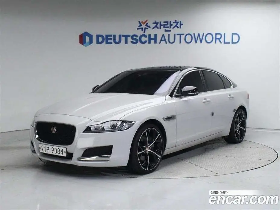 Jaguar XF 2017 2.0 автомат (гидро), фото 1 Jaguar XF 2017 2.0 автомат (гидро), фото 1