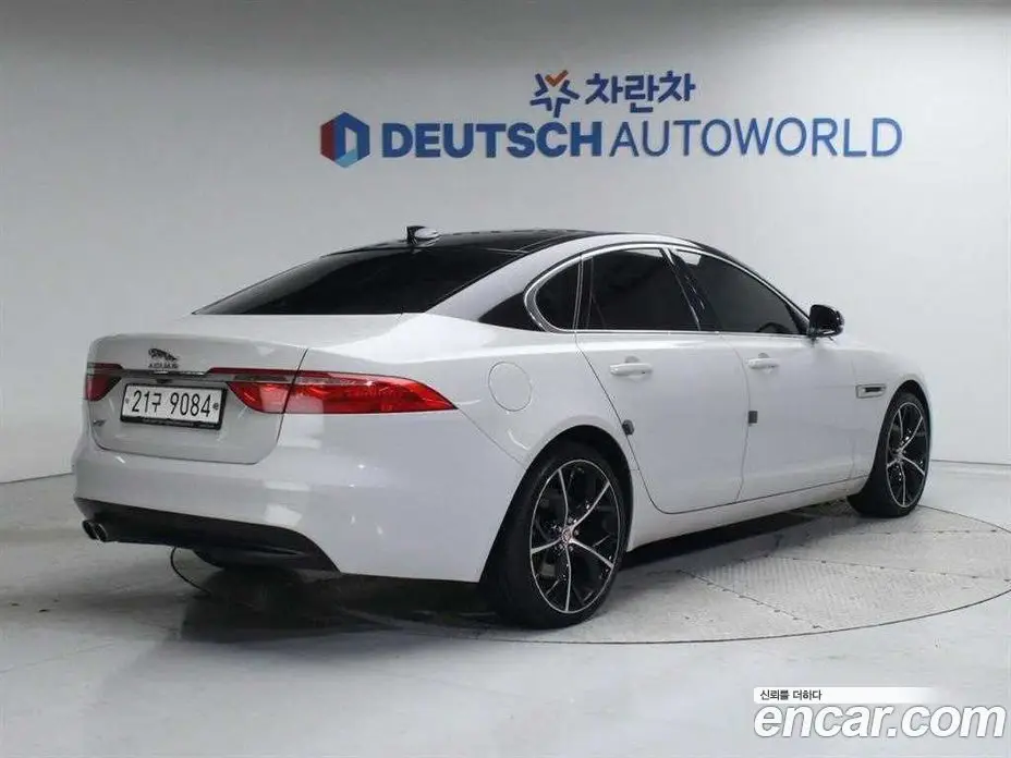 Jaguar XF 2017 2.0 автомат (гидро), фото 2 Jaguar XF 2017 2.0 автомат (гидро), фото 2