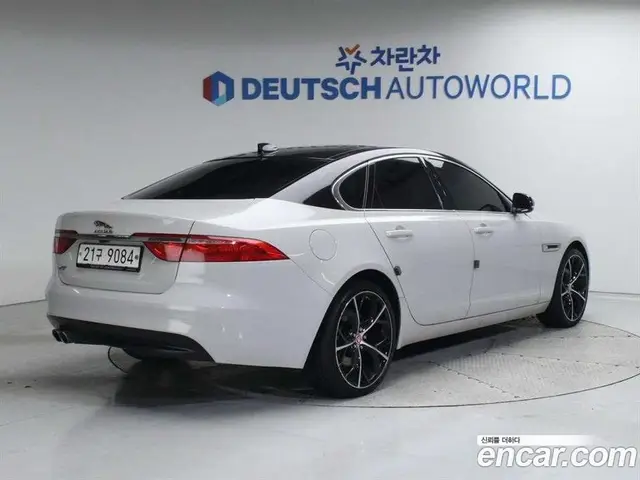 Jaguar XF 2017 2.0 автомат (гидро), миниатюра 2 Jaguar XF 2017 2.0 автомат (гидро), миниатюра 2