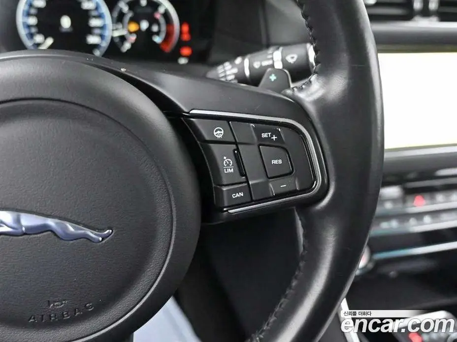 Jaguar XF 2017 2.0 автомат (гидро), фото 17 Jaguar XF 2017 2.0 автомат (гидро), фото 17