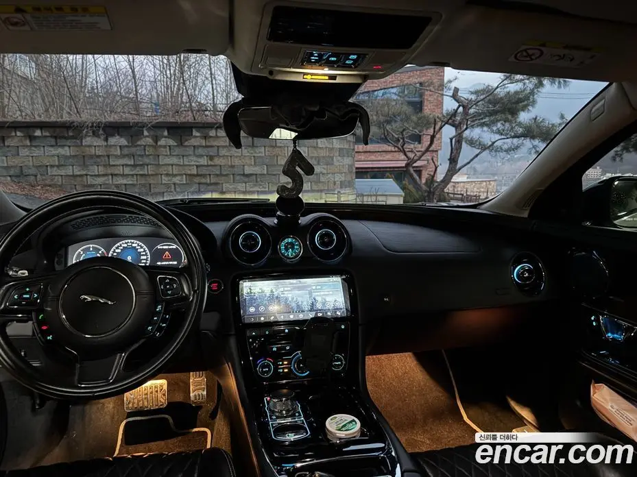 Jaguar XJ 2019 3.0 автомат (гидро), фото 9 Jaguar XJ 2019 3.0 автомат (гидро), фото 9