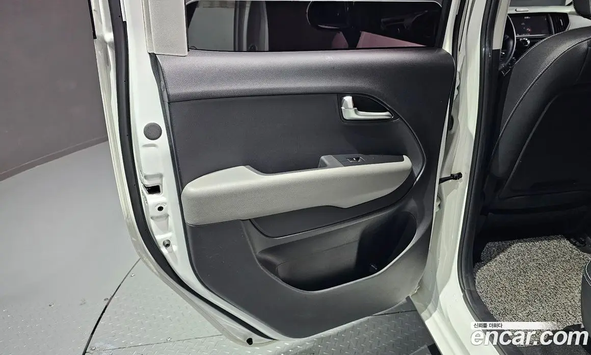 Kia Ray 2023 1.0 автомат (гидро), фото 15