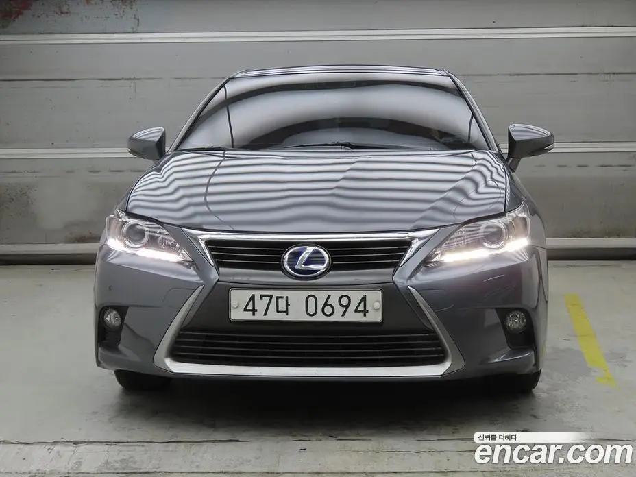 Lexus CT200h 2015 1.8 автомат (гидро), фото 2 Lexus CT200h 2015 1.8 автомат (гидро), фото 2
