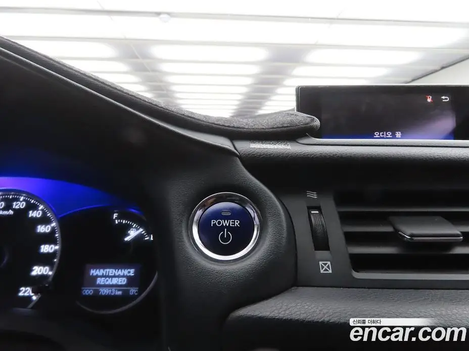 Lexus CT200h 2015 1.8 автомат (гидро), фото 16 Lexus CT200h 2015 1.8 автомат (гидро), фото 16