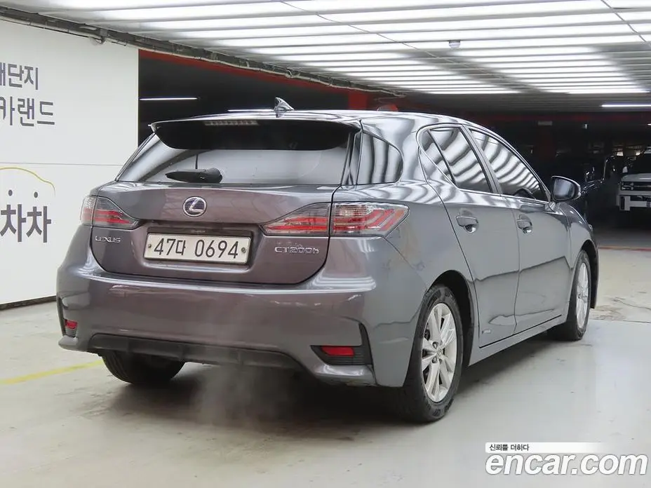 Lexus CT200h 2015 1.8 автомат (гидро), фото 4 Lexus CT200h 2015 1.8 автомат (гидро), фото 4