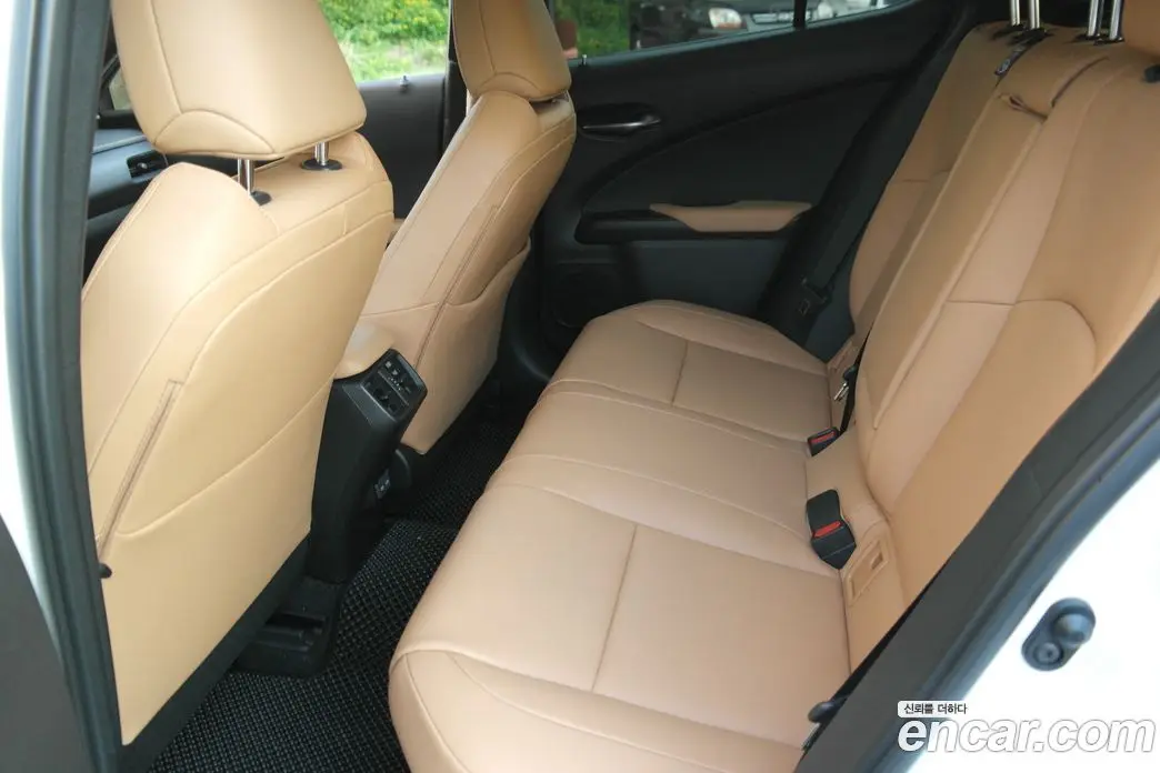 Lexus UX 2024 2.0 автомат (гидро), фото 17 Lexus UX 2024 2.0 автомат (гидро), фото 17