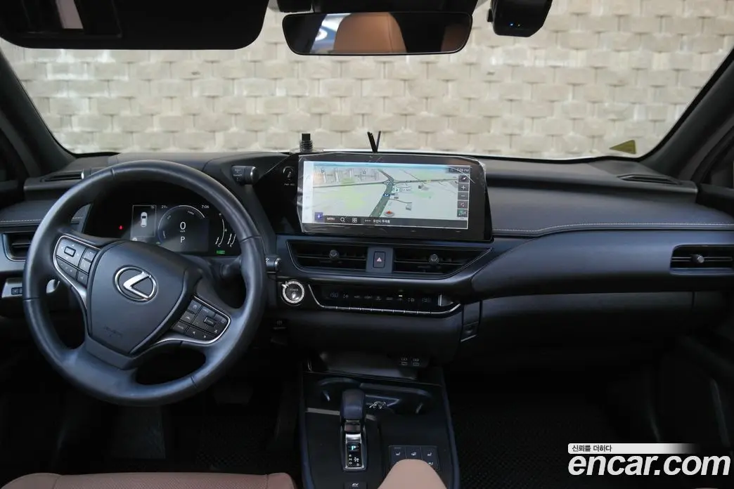 Lexus UX 2024 2.0 автомат (гидро), фото 6 Lexus UX 2024 2.0 автомат (гидро), фото 6