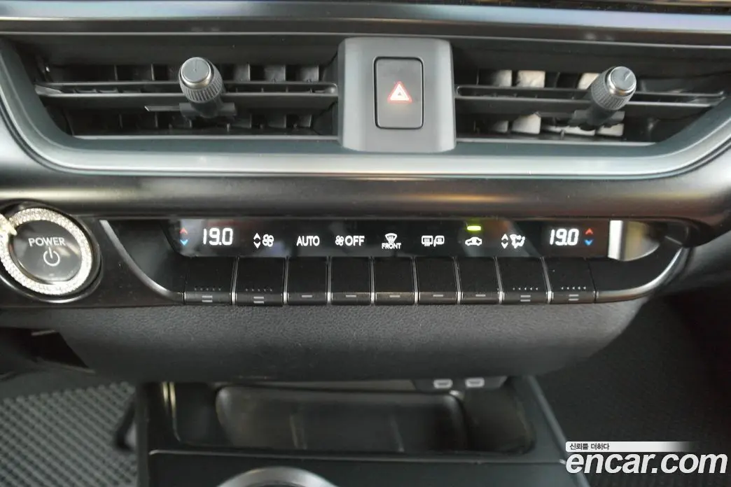 Lexus UX 2024 2.0 автомат (гидро), фото 9 Lexus UX 2024 2.0 автомат (гидро), фото 9