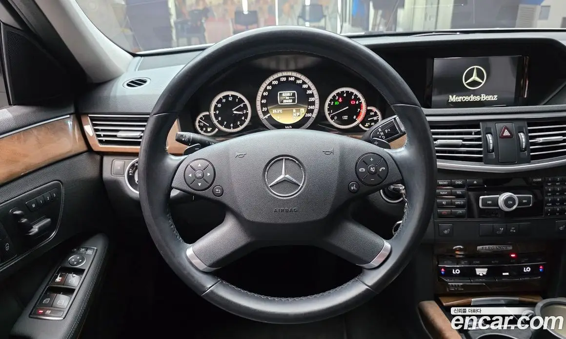 Mercedes-Benz E-Class 2012 3.5 автомат (гидро), фото 13 Mercedes-Benz E-Class 2012 3.5 автомат (гидро), фото 13