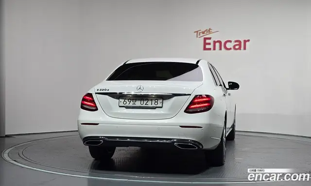 Mercedes-Benz E-Class 2016 1.9 автомат (гидро), миниатюра 4 Mercedes-Benz E-Class 2016 1.9 автомат (гидро), миниатюра 4