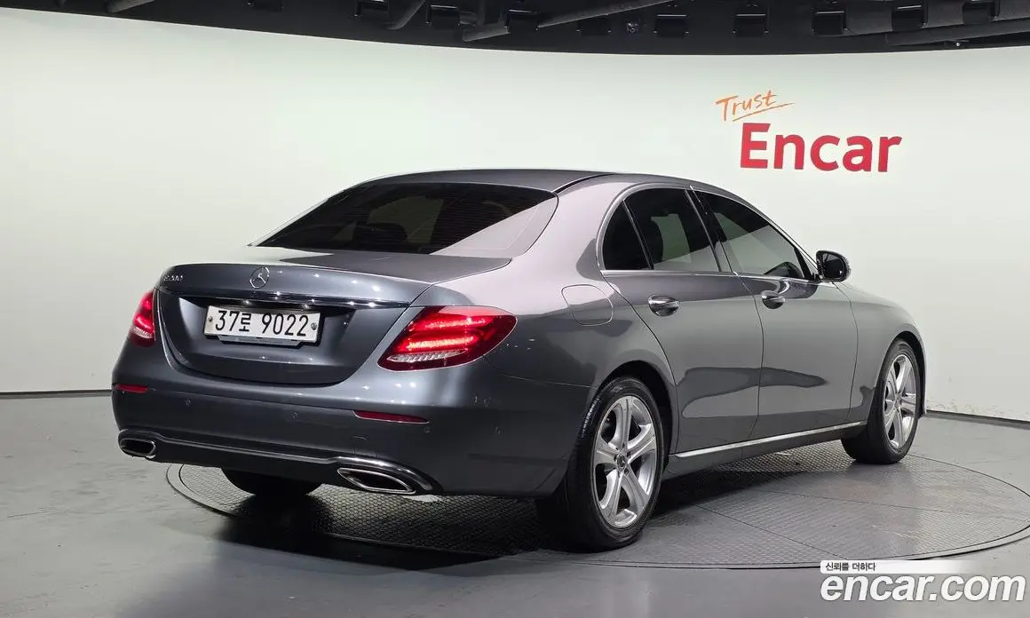 Mercedes-Benz E-Class 2017 2.0 автомат (гидро), фото 2 Mercedes-Benz E-Class 2017 2.0 автомат (гидро), фото 2