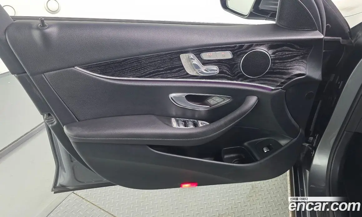 Mercedes-Benz E-Class 2017 2.0 автомат (гидро), фото 14 Mercedes-Benz E-Class 2017 2.0 автомат (гидро), фото 14